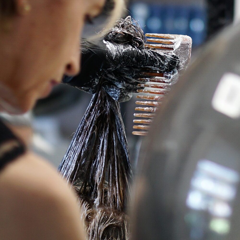 Farbowanie włosów w salonie